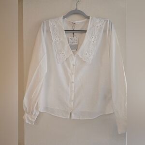 Chic White Floral Embroidered Blouse
